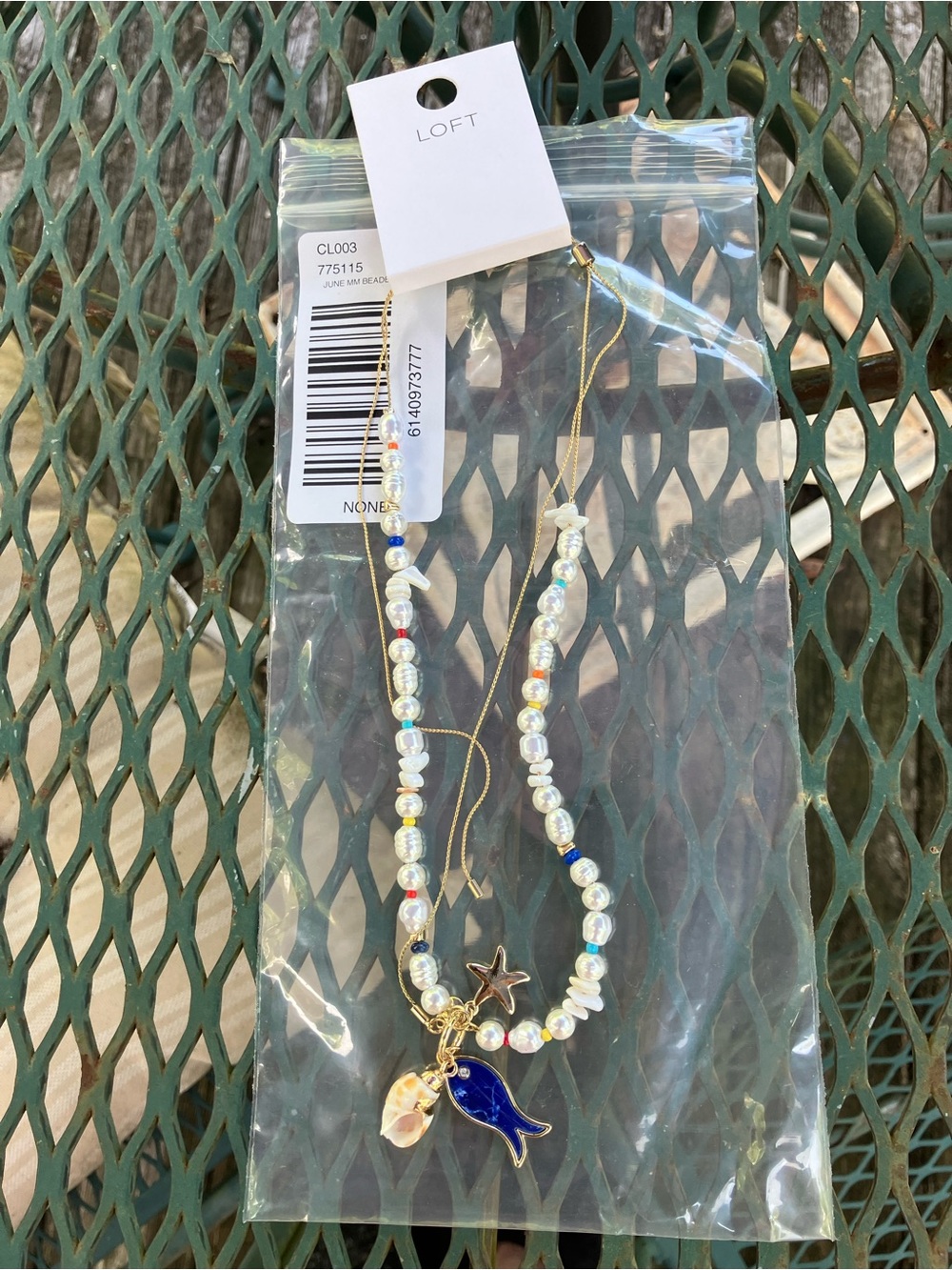 Beachy pearl necklace
